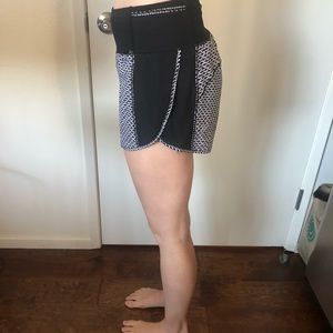 Lululemon Workout Shorts (Black/White)